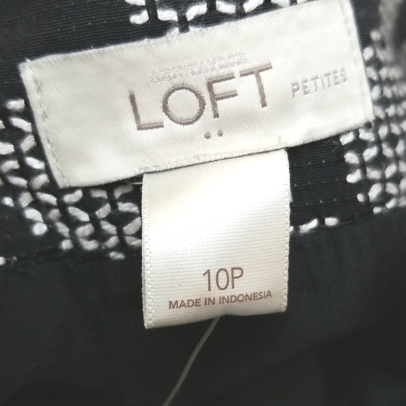 *NWT* LOFT Black & White Lined Skirt, size 10P - Picture 5 of 7